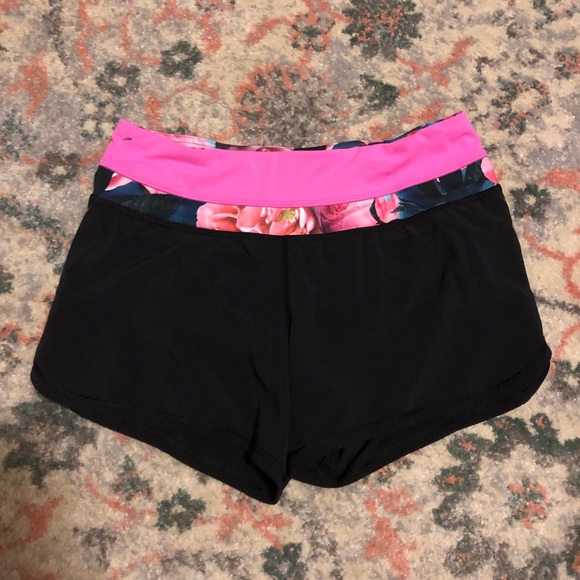 Lululemon shorts - Picture 3 of 8